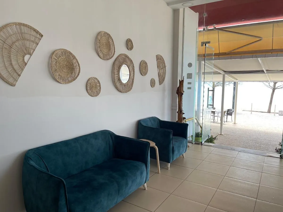 Hotel Veizi Himare 0*,  Albânia