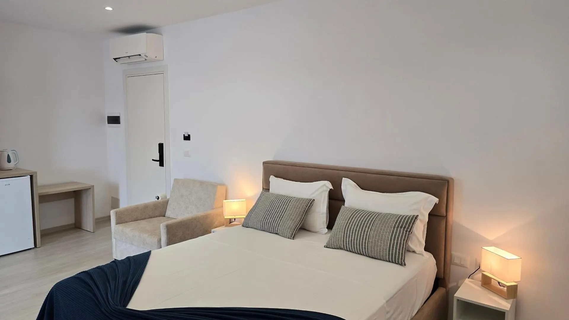 Hotel Veizi Himare 0*,