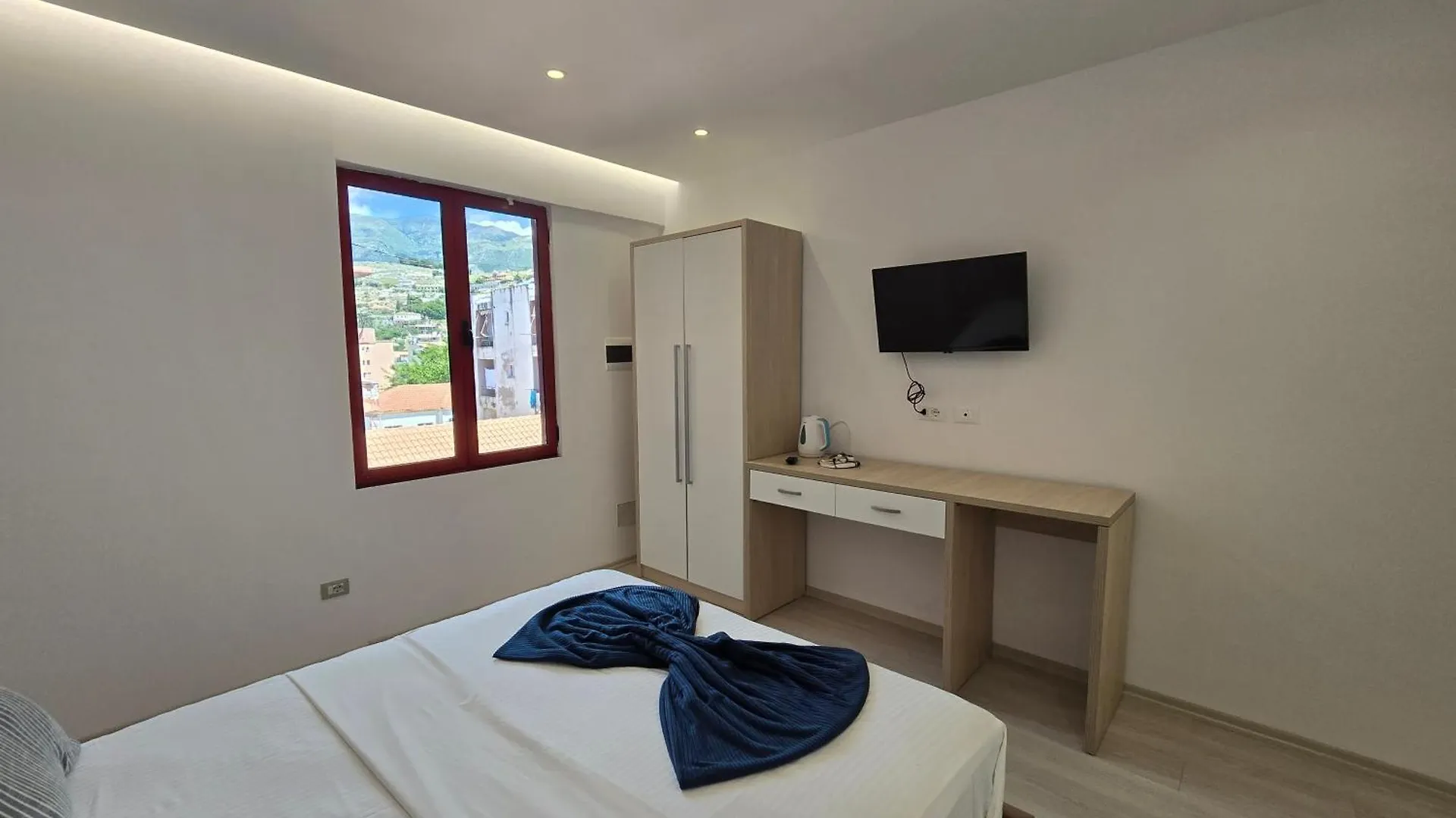 Hotel Veizi Himare 0*,  Albânia