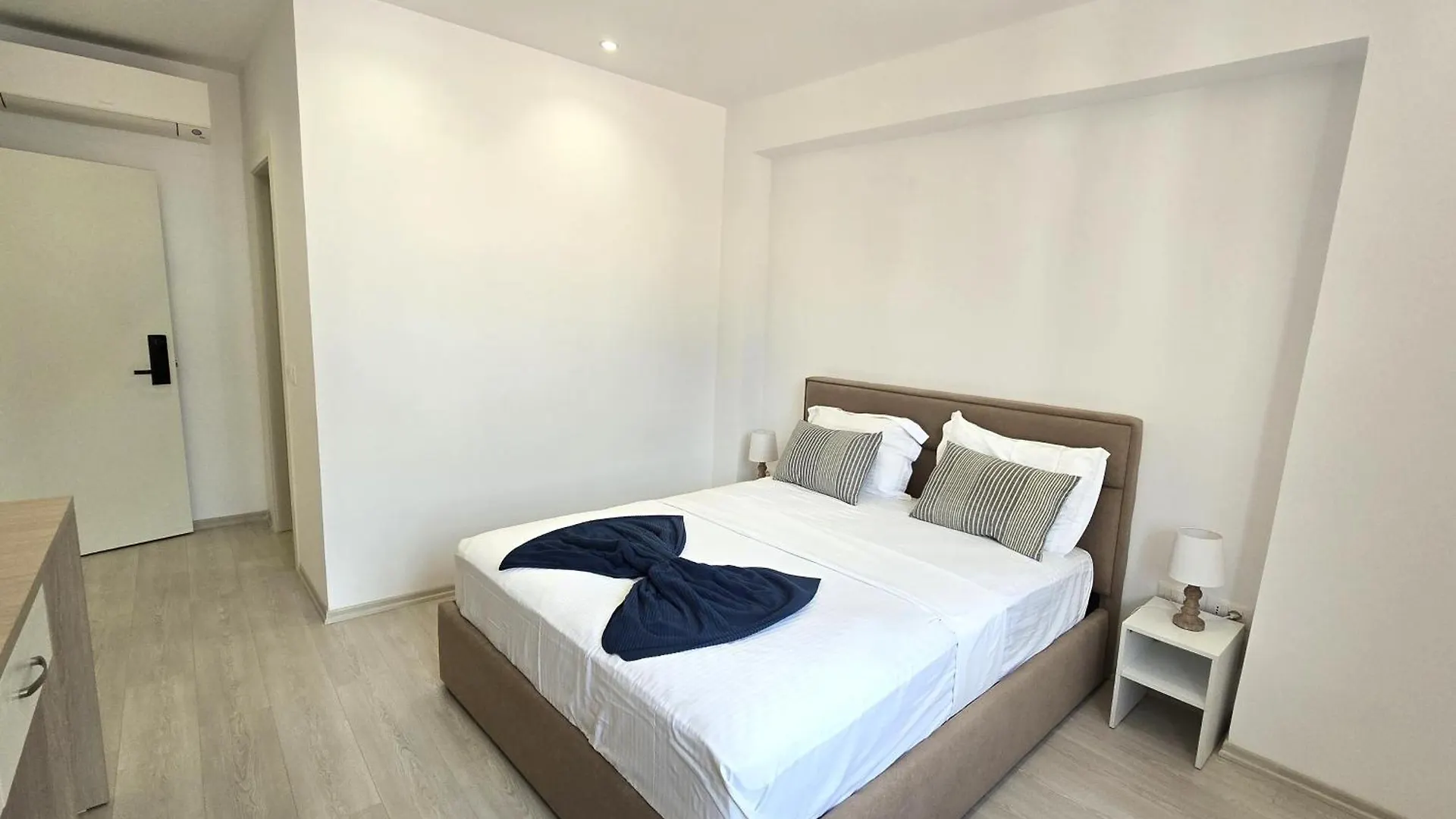 Hotel Veizi Himare 0*,