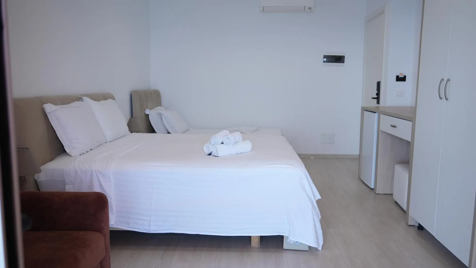 Hotel Veizi Himare 0*,