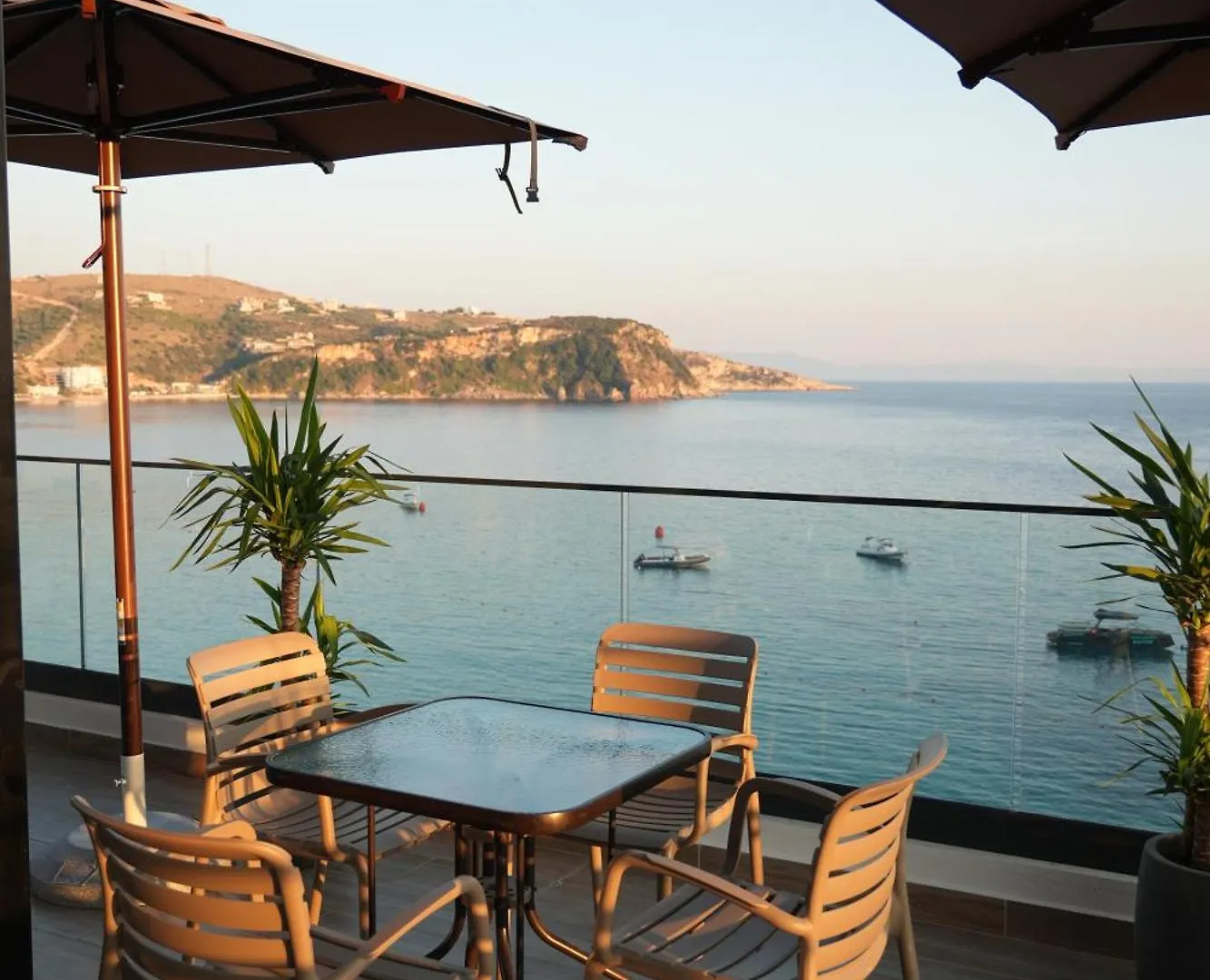 Hotel Veizi Himare 0*,
